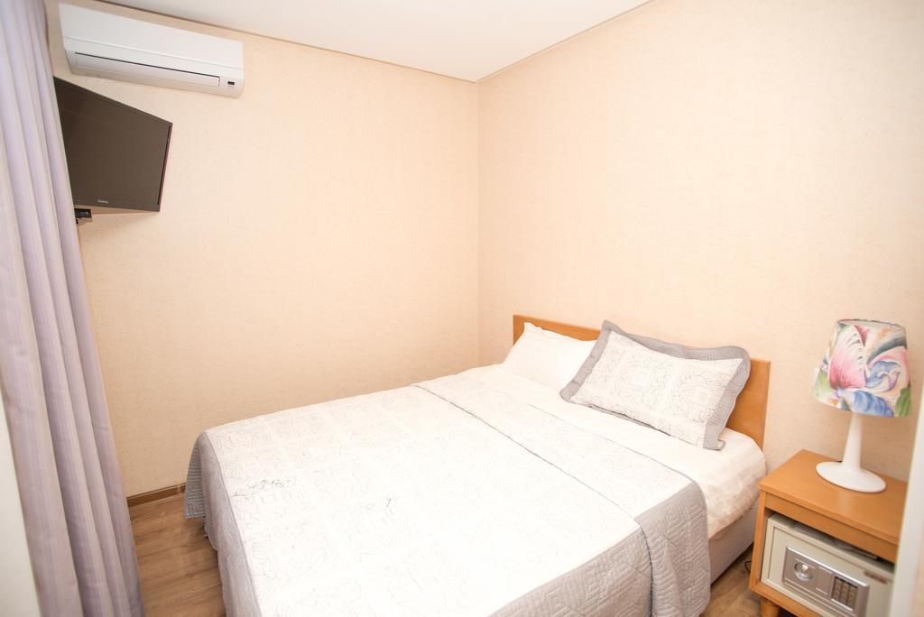 ホテル Grushevy Hospitality Boutique アルマトイ エクステリア 写真